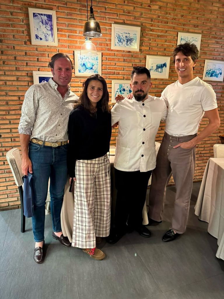 Tana Rivera y Roca Rey tras cenar en un restaurante camino a Alicante