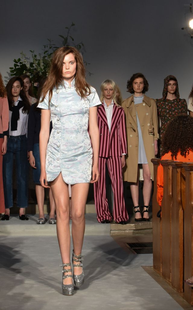 Qipao en la colección de ALEXACHUNG en 2017.
