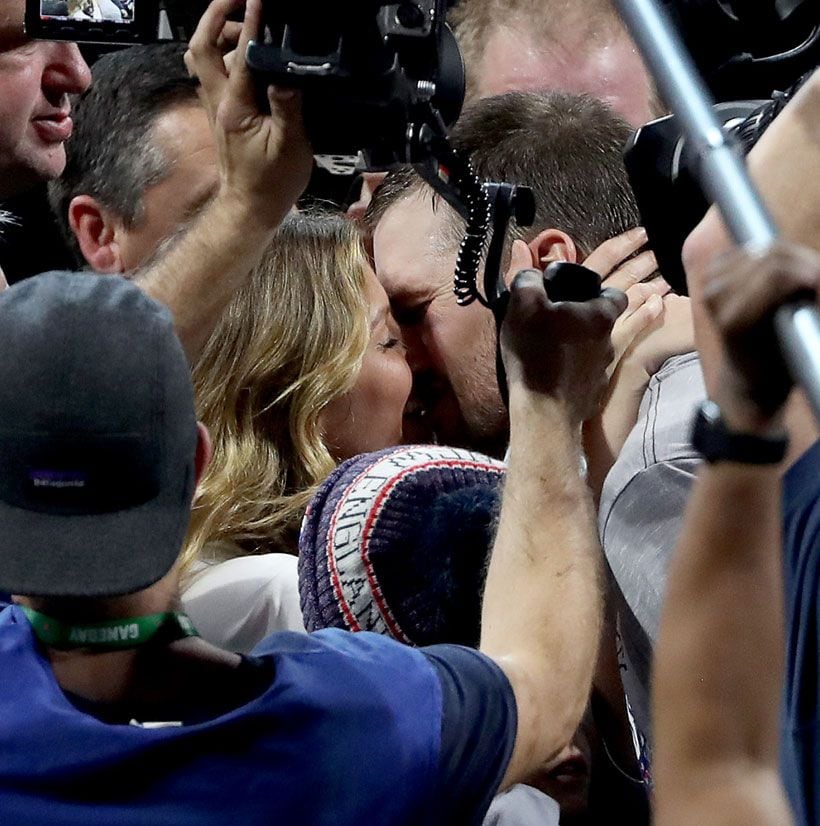 tom y gisele beso super bowl