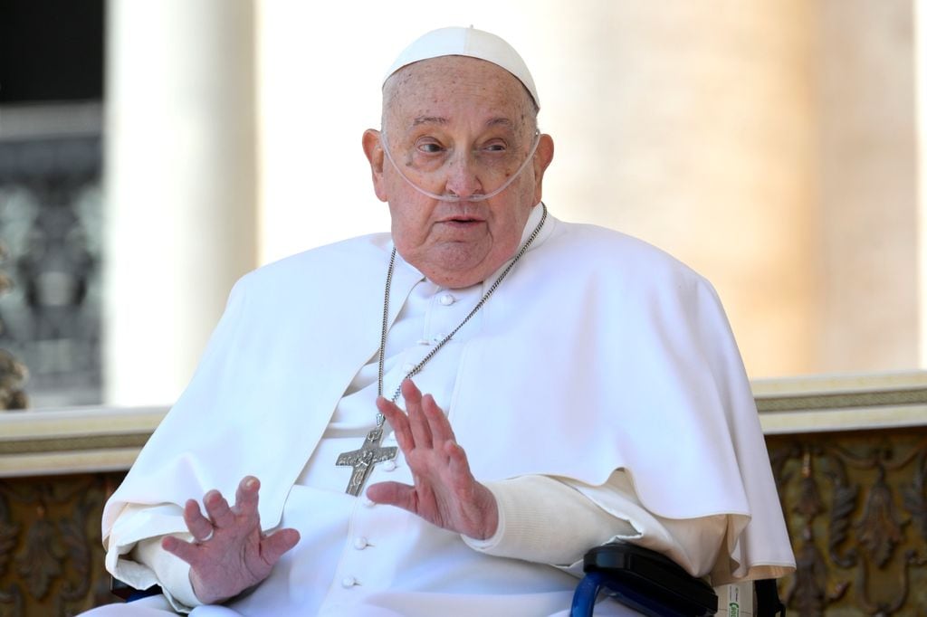 El Papa Francisco tenía casi un mes de convalecencia, tras salir del Hospital Gemelli, donde estuvo ingresado 37 días.