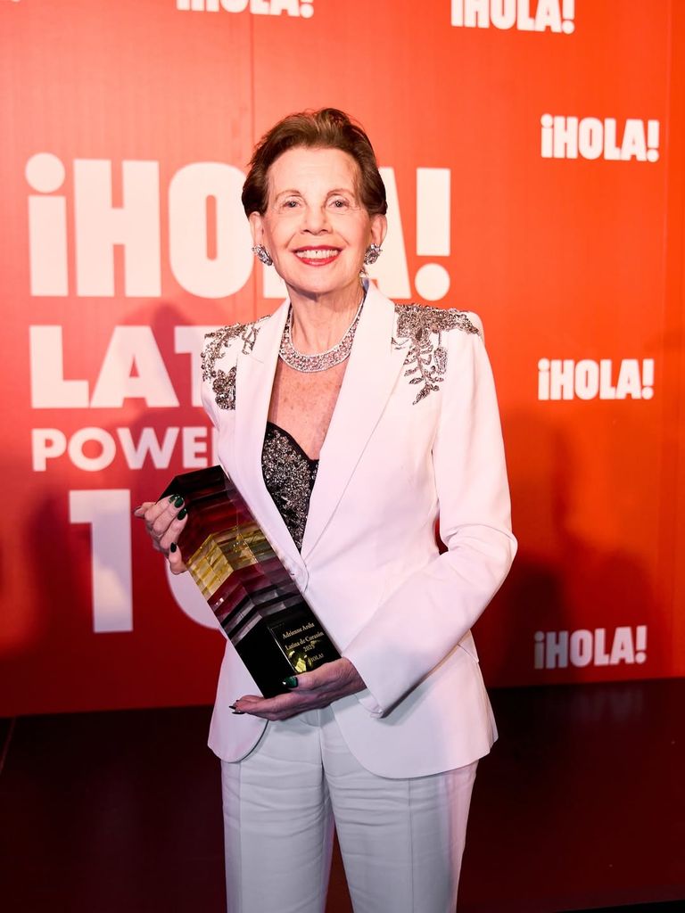 Adrienne Arsht recibió el reconocimiento de Latina de Corazón en la primera gala de Latina Powerhouse en Miami este 1 de diciembre de 2025. 