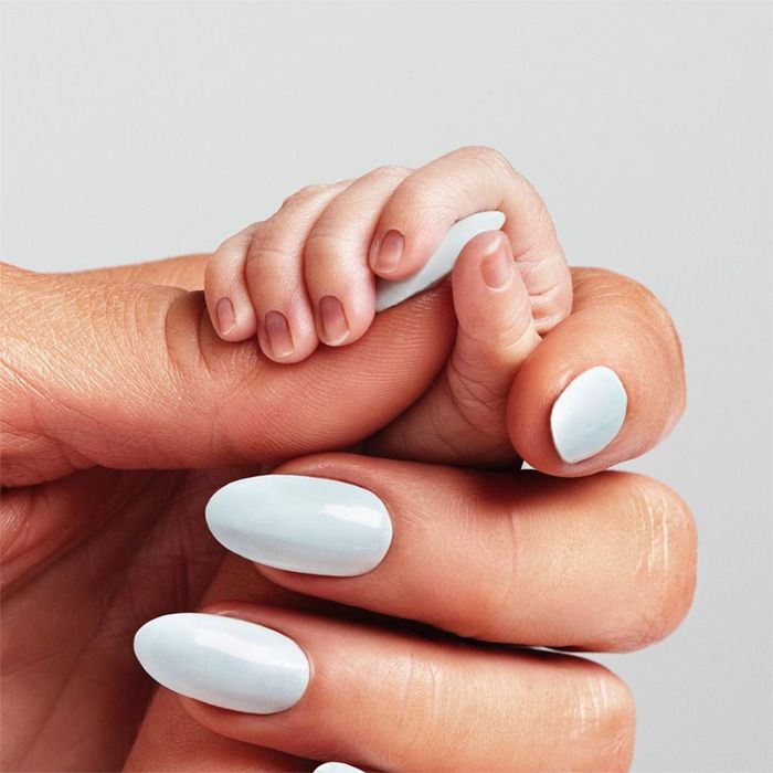 Paris Hilton da la bienvenida a su primer hijo