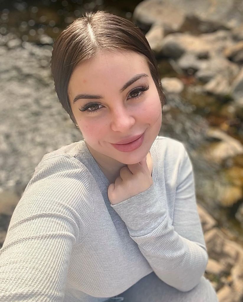 Muere la 'influencer' y cantante De la Rosa, de 22 años, en un tiroteo ...