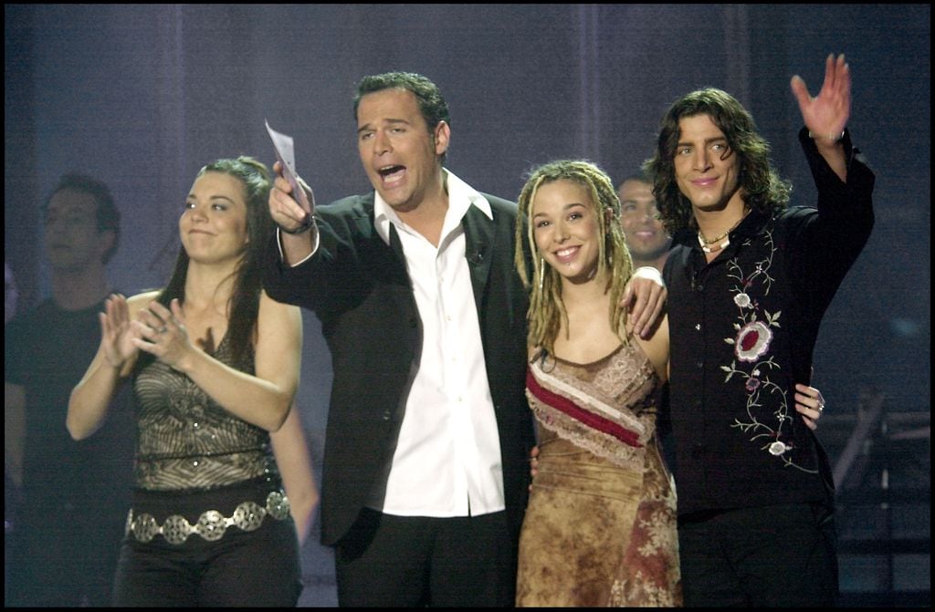 Carlos Lozano con Ainhoa Cantalapiedra, Manuel Carrasco y Beth, los tres finalistas de 'OT 2' 