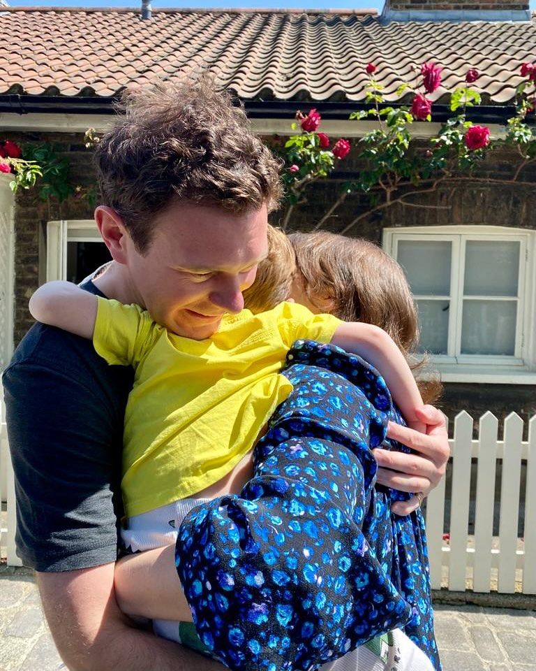  Jack Brooksbank junto a sus dos hijos