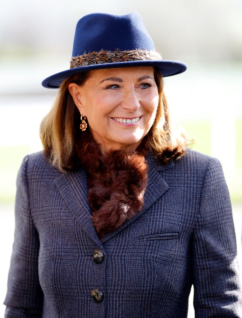 Carole Middleton, madre de la princesa de Gales, en el 'Ladies Day' del festival de Cheltenham, 2026.