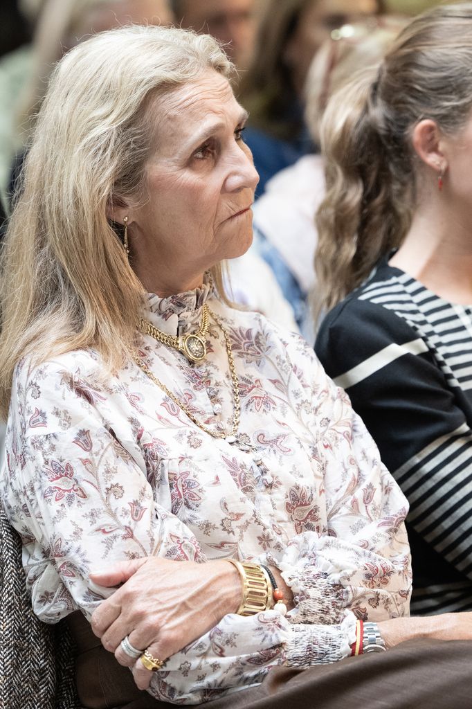 La infanta Elena, arropando a su padre en la capital francesa