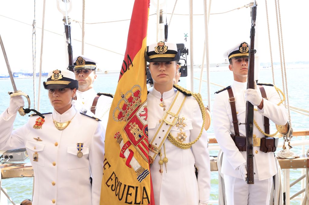 La princesa Leonor en Montevideo con el buque Juan Sebastian Elcano