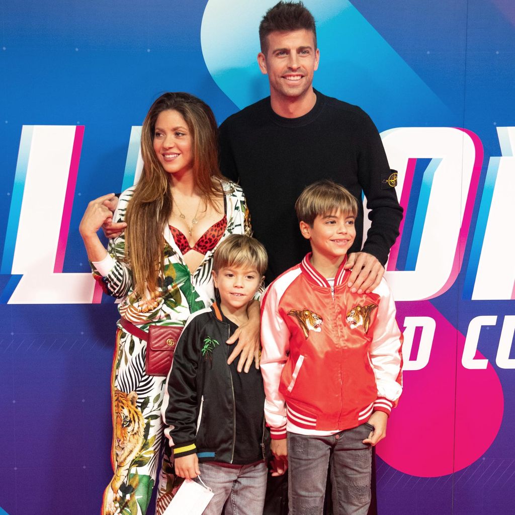 Shakira y Piqué con sus hijos Milan y Sasha