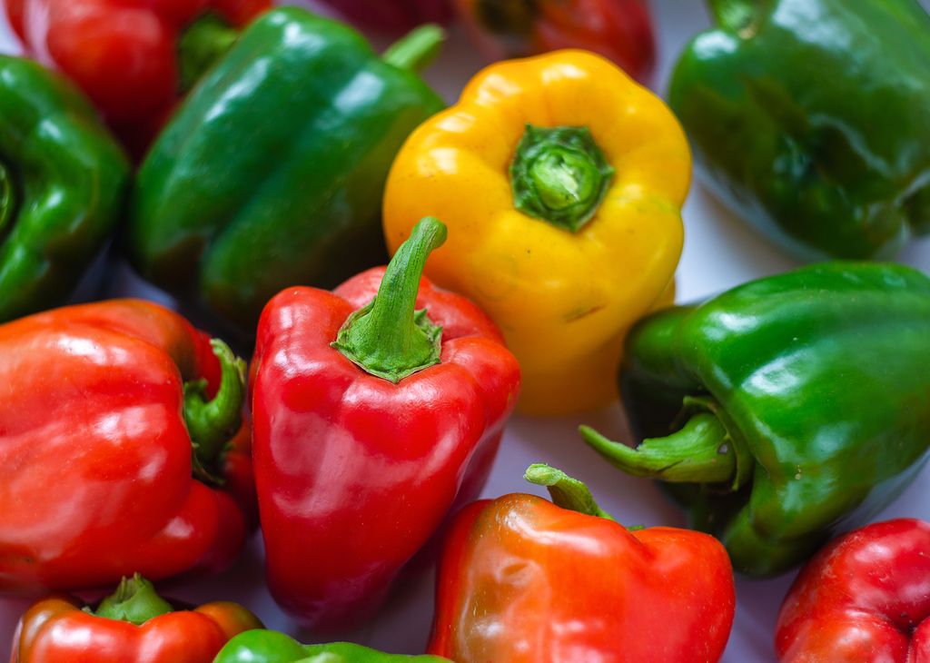 Ya sean verdes, rojos o amarillos... ¡incluye pimientos en tus menús!