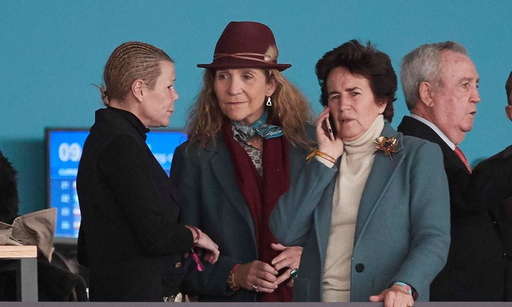 La infanta Elena, junto a Kalina de Bulgaria (izquierda) y su buena amiga, Rita Allendesalazar (derecha)