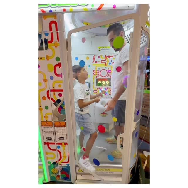 Josué Alvarado pasó una tarde de juegos con su hijo en Madrid.