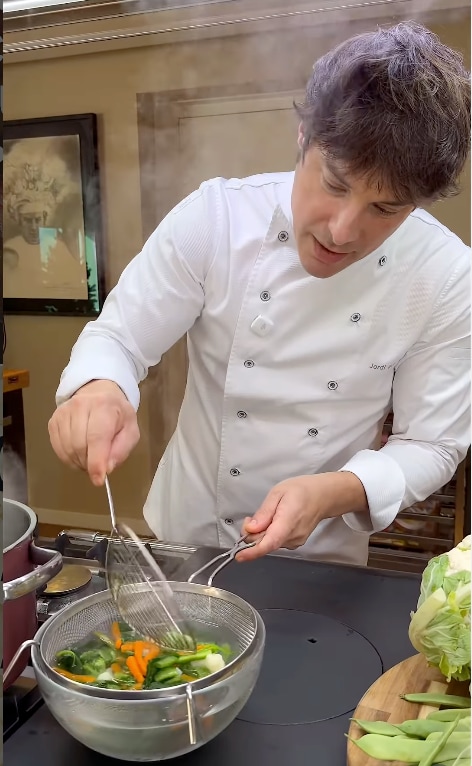 Si quieres conseguir potenciar el color de las verduras, después de cocerlas, pásalas por agua bien fría.