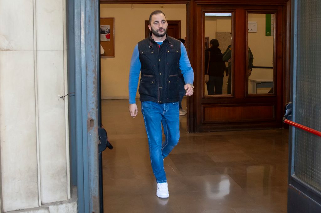 Antonio Tejado saliendo 