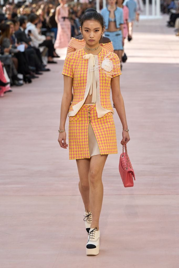 El estampado de cuadros presente en la colección SS25 de Chanel. 