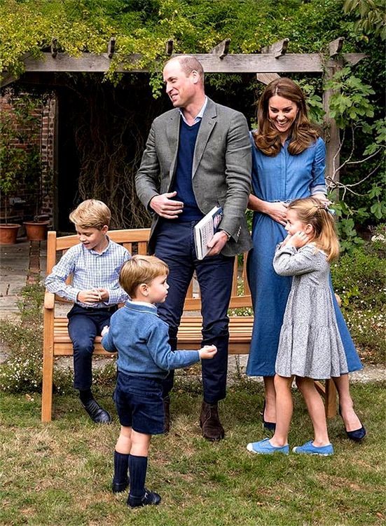Los duques de Cambridge con sus hijos