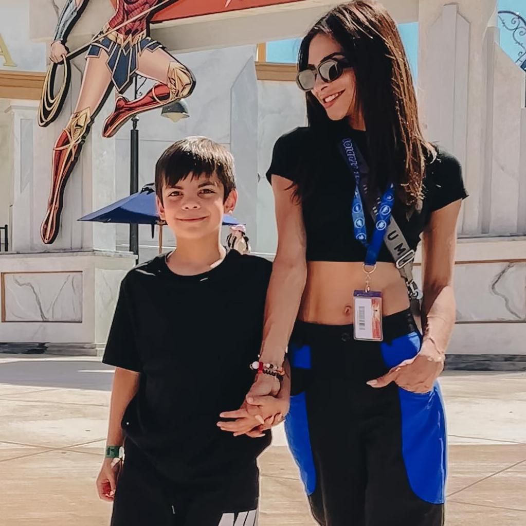 Alejandra Espinoza y su hijo Matteo