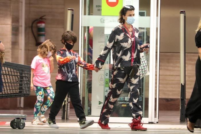 Raquel Perera y sus hijos Dylan y Alma