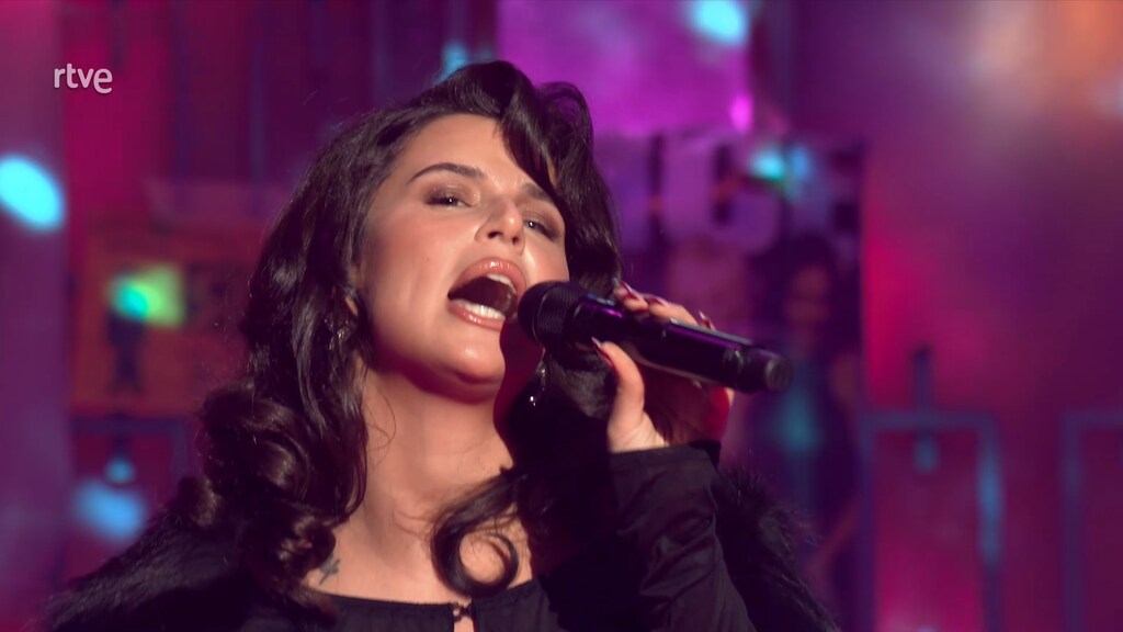 Nathy Peluso cantando en La Revuelta