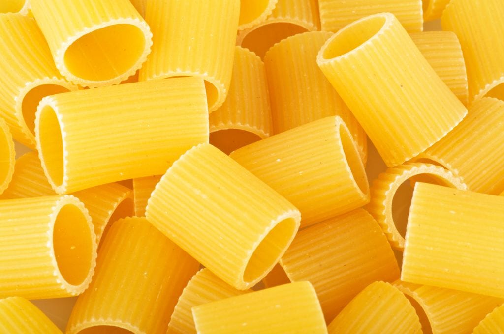 Mezze Maniche, un tipo de pasta corta similar a los Rigatoni