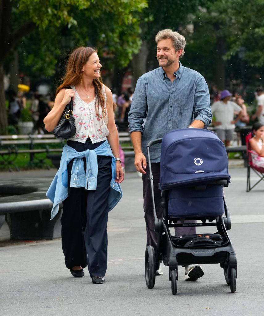 Katie Holmes y Joshua Jackson en el set de "Happy Hours" en Nueva York