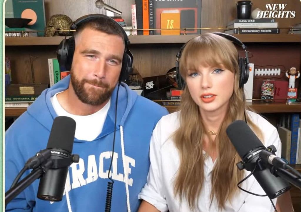 Travis Kelce y Taylor Swift en el capítulo de 'New Heights'