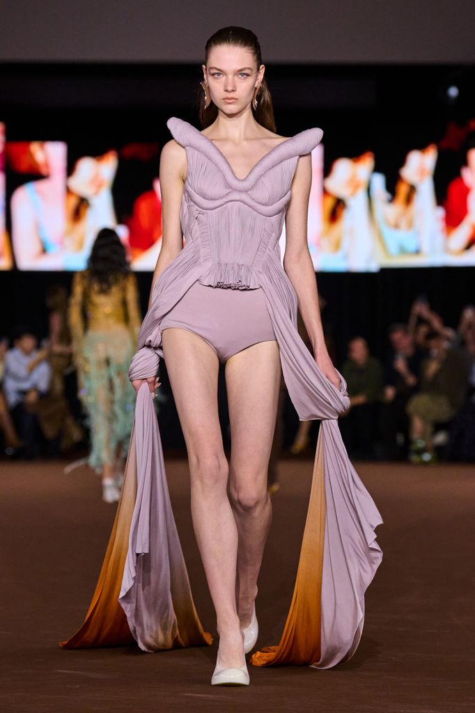 Paris Fashion Week: desfile de Mugler (Primavera/Verano 2027)