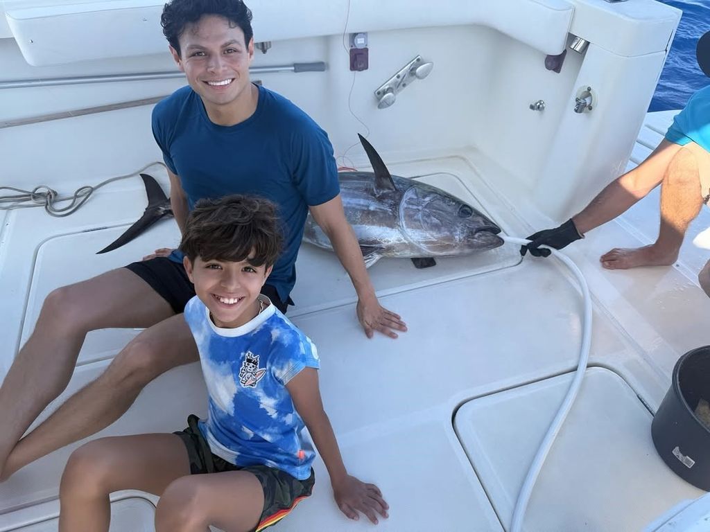 Desde hace un par de semanas, Giovanni y Emmanuel disfrutan del verano en España.