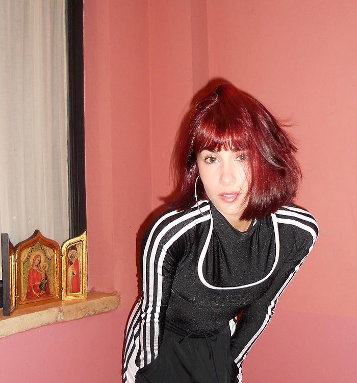 Aitana con el pelo rojo 