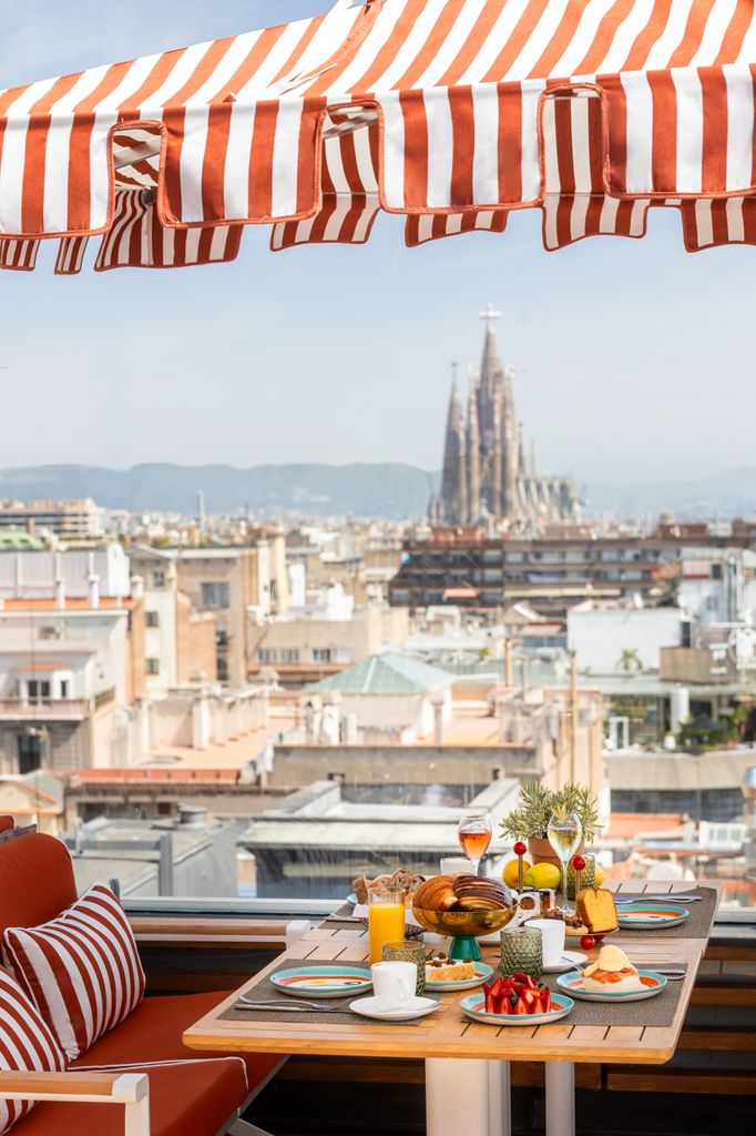 La Dolce Vitae del hotel Majestic propone descubrir la arquitectura de Gaudí desde uno de los rooftops más clásicos de Passeig de Gràcia.