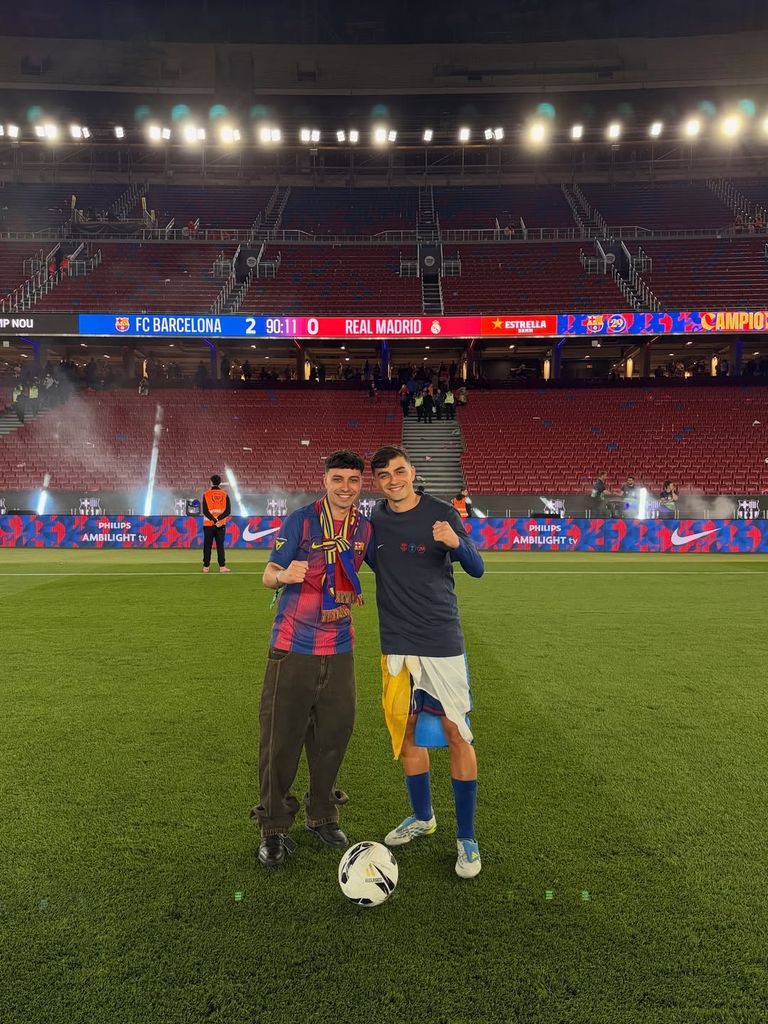 Pedri junto a su hermano mayor, Fernando