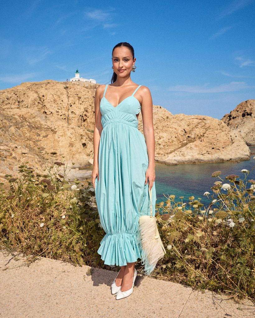 Alexandra Leclerc asistió al desfile SS27 de Jacquemus. 