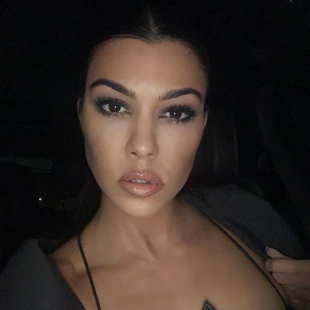 
Kourtney Kardashian tiene entre sus favoritos un producto low cost para lucir un rostro impecable, radiante e hidratado 
