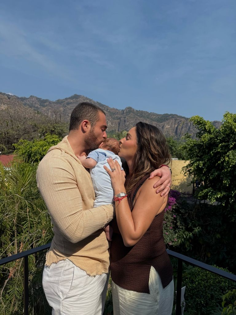 Carlos Said y Claudia Martín con Máximo, su bebé recién nacido.