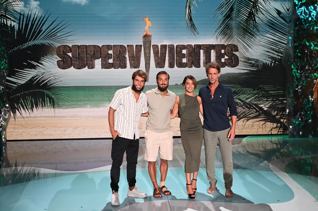 Carlos Montoya junto con otros exconcursantes de 'Supervivientes 2025'