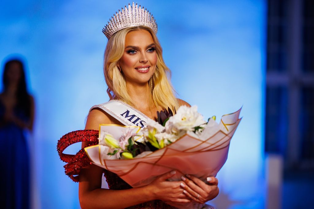 Miss Universe Estonia, Brigitta Schaback, ya viajó a Tailandia para el esperado certamen de belleza.