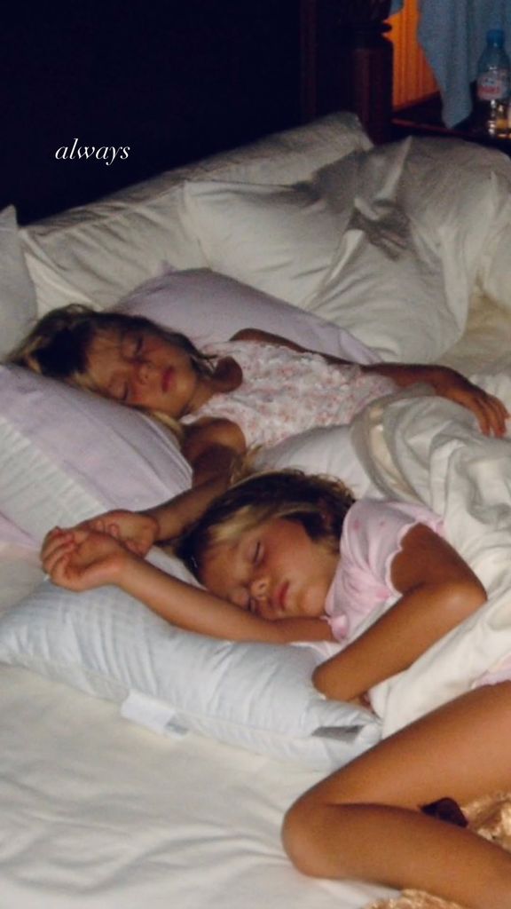 Victoria y Cristina Iglesias, en una imagen de archivo compartida con motivo de su 25 cumpleaños