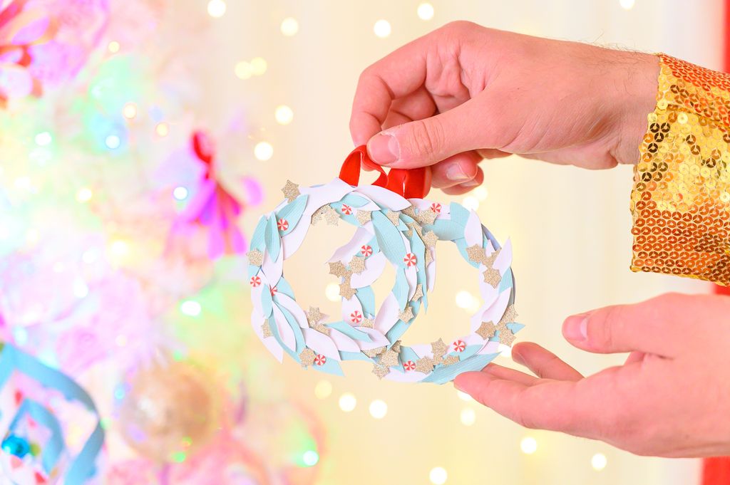 Coronas navideñas en papel