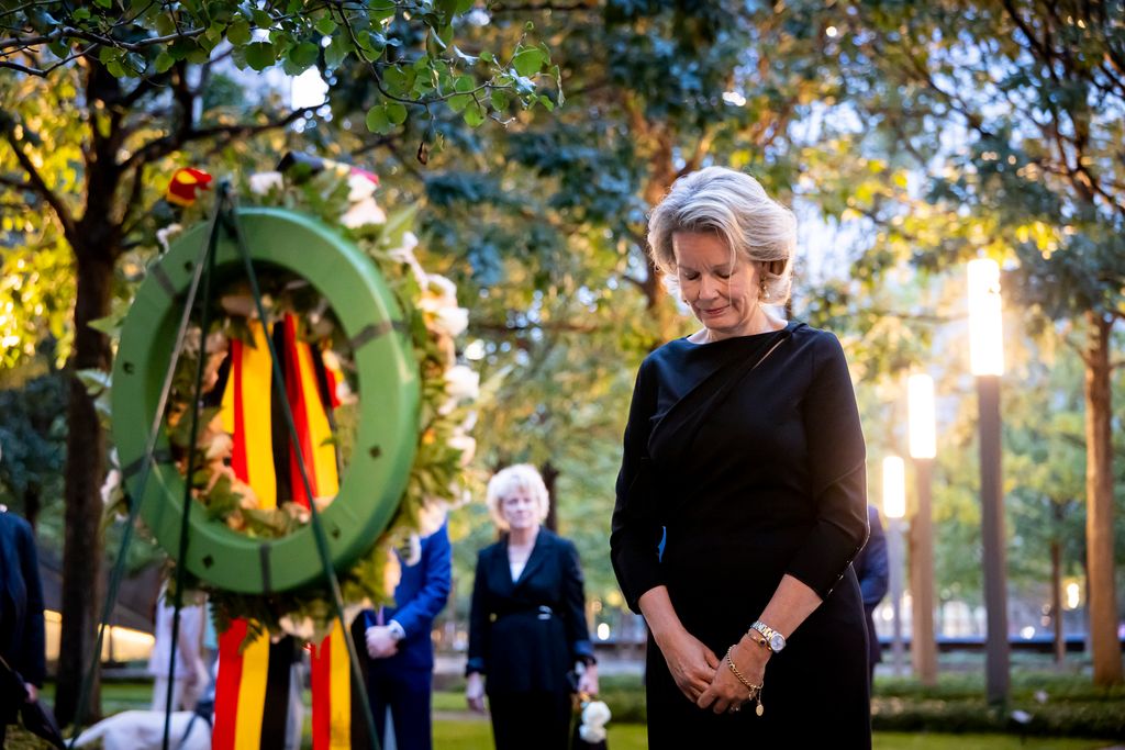La reina Matilde en su homenaje en el monumento dle 11S en Nueva York