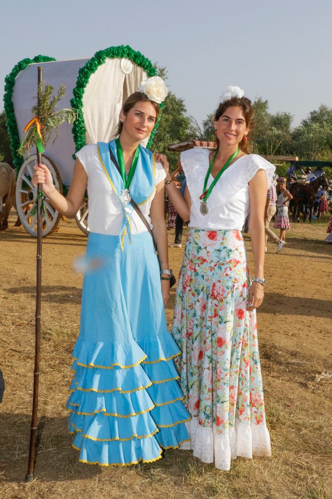 Lourdes Montes y su hermana en la romería de El Rocío, 2017.
