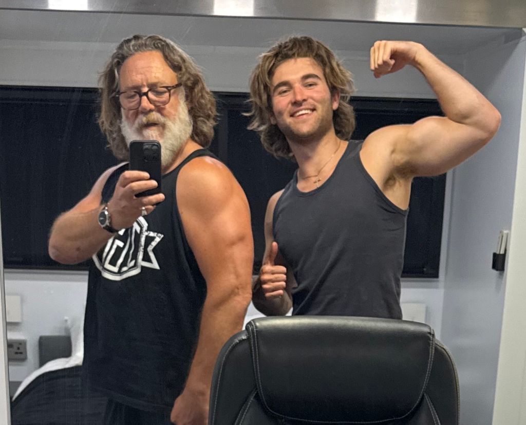 Russell Crowe posa con su hijo en una imagen que ha dado la vuelta al mundo