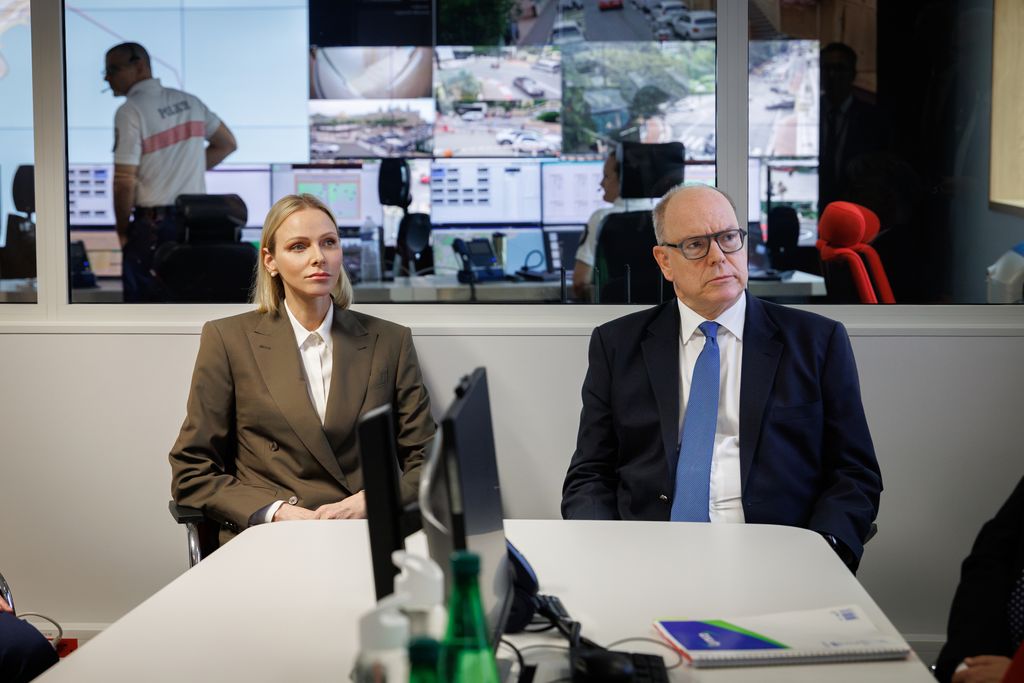 El príncipe Alberto y Charlene visitan la Dirección de Seguridad Pública en Mónaco tras la explosión, el 30 de junio de 2026