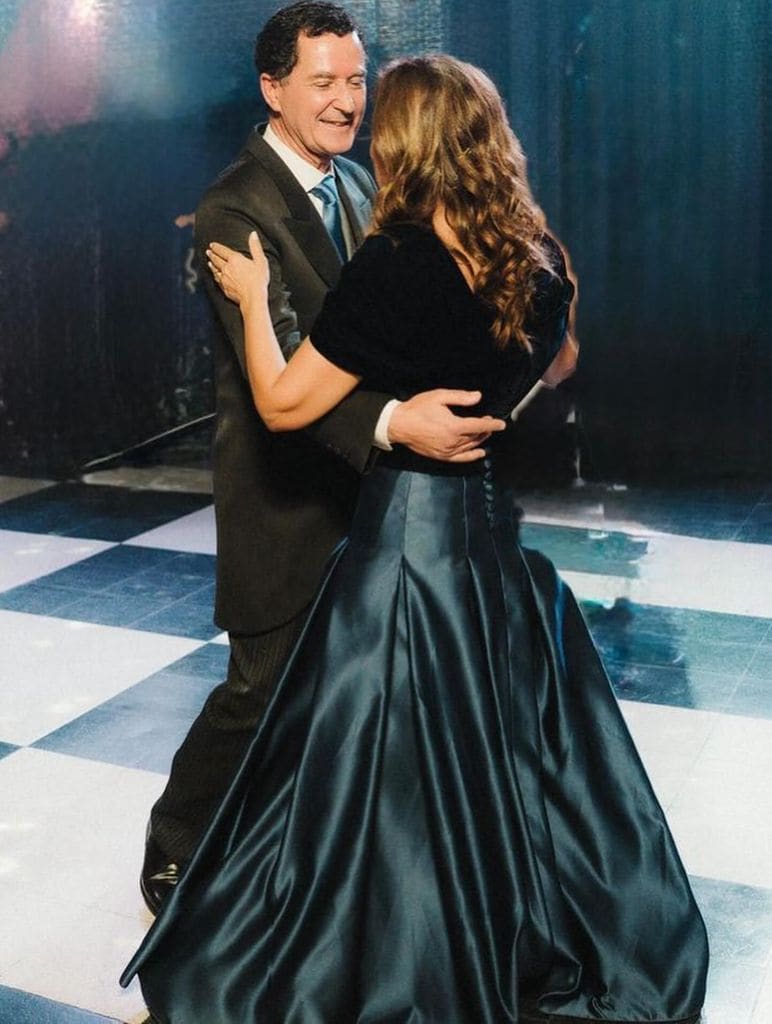 Madrinas de boda con looks en azul vestido largo