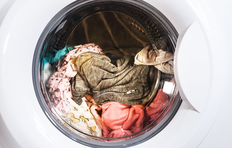 Cómo lavar la ropa sin que pierda su color