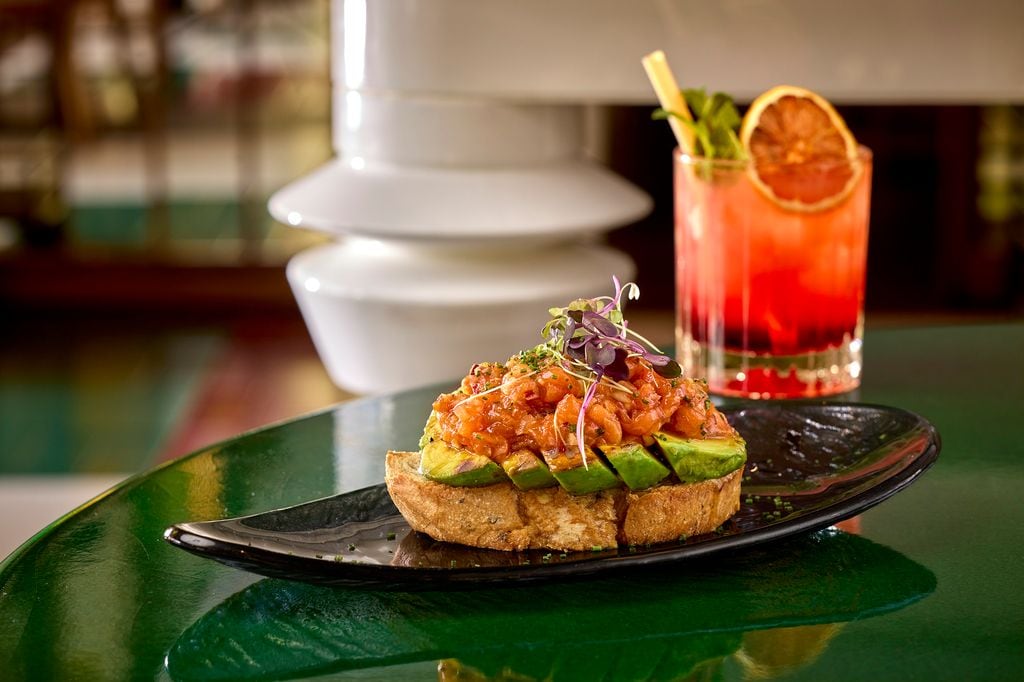 El Hotel Hard Rock Madrid nos propone varios planes: disfrutar de su piscina, saborear deliciosos cócteles o probar su menú veraniego.