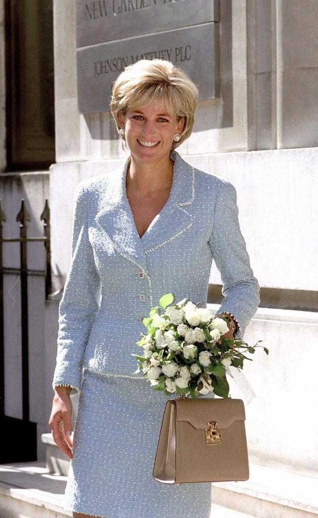 A casi 28 años de su fallecimiento, abren cápsula del tiempo de la princesa Diana, ¿qué contenía? 
