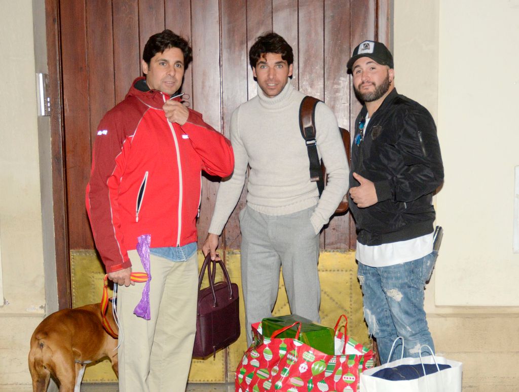 Kiko Rivera junto a sus hermanos, Fran y Cayetano