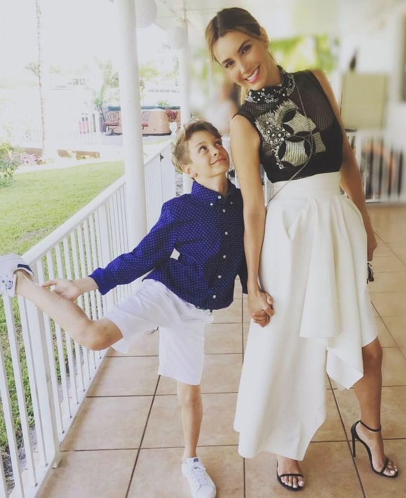 Elizabeth Gutiérrez con su hijo mayor, Christopher Alexander.