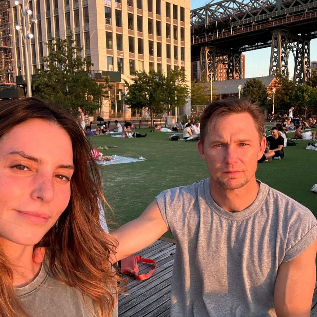 Génesis Rodríguez y Brian Geraghty