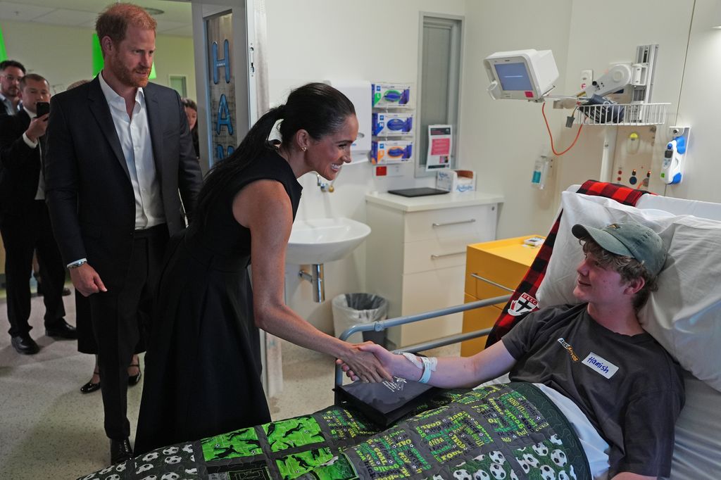 Los duques de Sussex durante su visita al hospital pediátrico en su viaje a Australia